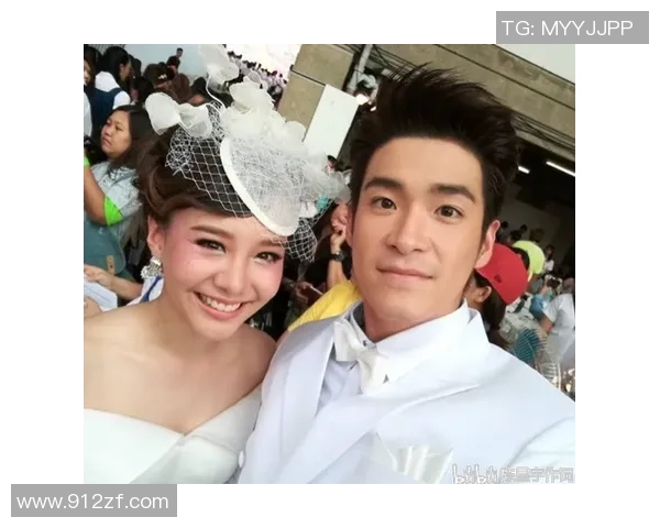 与足球明星亲密对话的神秘人物揭秘